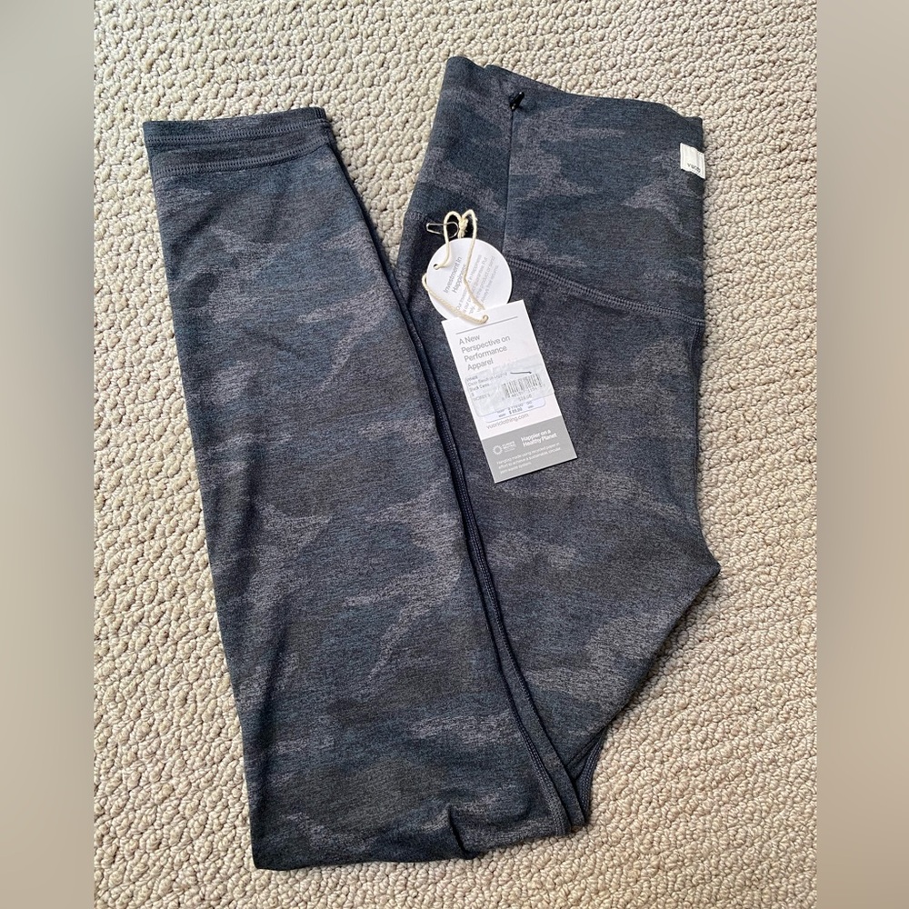 Vuori - Clean Elevation Legging - Color: Black Camo - Size: Small
